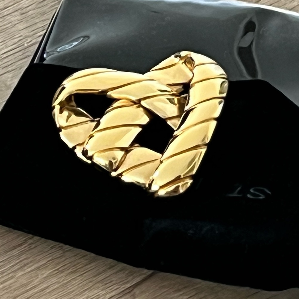 Vintage St. John Gold Heart Brooch‎ 1980s “rare”